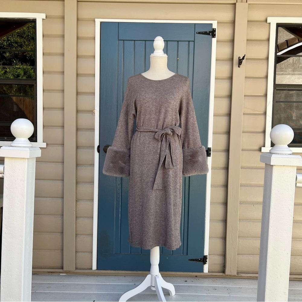 Vintage Faux-Fur Cuff Knit Belted Midi Dress - Taupe Women’s Size Medium